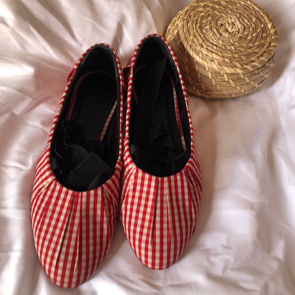 Trademark lace up gingham flats from Lisa says gah